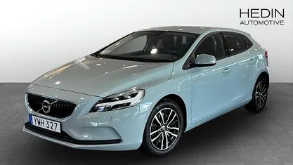 Begagnad Volvo V40 Momentum 152 HK (111 kW) 2017 Halvkombi