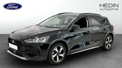Svart Begagnad 2023 Ford Focus Active Halvkombi | 224 900 kr (Marknadspris)