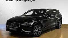 Svart Begagnad 2022 Volvo V60 Kombi | 369 900 kr (Marknadspris)