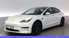 Vit Begagnad 2022 Tesla Model 3 Standard Range Plus Sedan | 301 900 kr (Marknadspris)