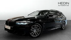 Svart (black) Begagnad 2022 BMW 530e M Sport Kombi | 368 700 kr (Marknadspris)