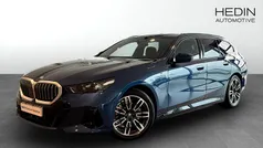 Blå (blue) Begagnad 2025 BMW 530e M Sport Kombi | 648 700 kr (Superpris)