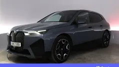 Mörkgrå (grå) Begagnad 2021 BMW iX Sport Line SUV | 519 900 kr (Marknadspris)