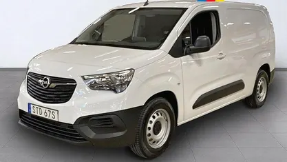 Begagnad Opel Combo Business 100 kW (136 HK) 2023