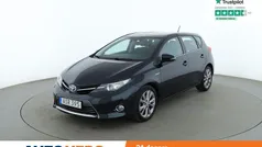 Mörkblå Begagnad 2014 Toyota Auris Hybrid Executive Halvkombi | 128 000 kr (Marknadspris)