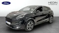 Svart (black) Begagnad 2022 Ford Puma Gen-E ST-Line SUV | 229 900 kr (Marknadspris)