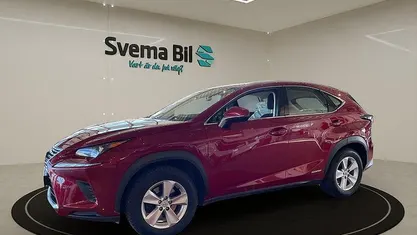 Begagnad Lexus NX300h 197 HK (144 kW) 2020 Matador red mica metallic SUV
