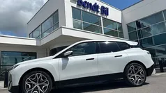 Mineralvit metallic Begagnad 2023 BMW iX Sport Line SUV | 608 900 kr (Superpris)
