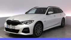 Vit Begagnad 2022 BMW 330e M Sport Kombi | 372 900 kr (Marknadspris)