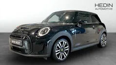 Svart (black) Begagnad 2022 Mini Cooper SE Halvkombi | 238 700 kr (Marknadspris)
