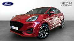 Röd (red) Begagnad 2022 Ford Puma Gen-E ST-Line SUV | 204 900 kr (Marknadspris)