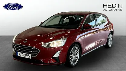 Röd (red) Begagnad 2018 Ford Focus Titanium Halvkombi | 139 900 kr (Bra pris)