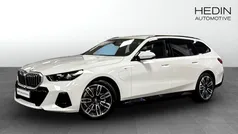 Vit (white) Begagnad 2025 BMW 530e M Sport Kombi | 594 700 kr (Superpris)