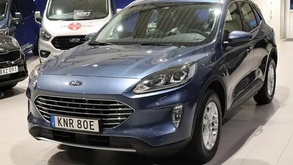 Frozen white Begagnad 2022 Ford Kuga Titanium SUV | 254 900 kr (Marknadspris)