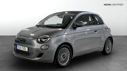 Svart Begagnad 2022 Fiat 500e Icon Halvkombi | 194 900 kr (Marknadspris)