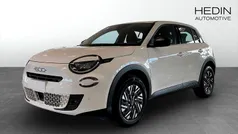 Vit (white) Ny 2025 Fiat 600 Halvkombi | 305 800 kr (Marknadspris)