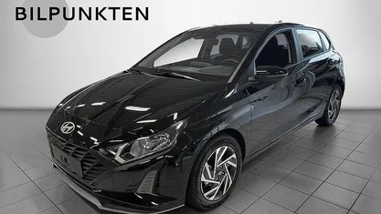 Svart Ny 2025 Hyundai i20 Essential Halvkombi | 233 400 kr