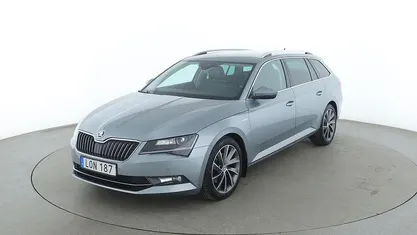 Grå Begagnad 2018 Skoda Superb LAURIN & KLEMENT Kombi | 201 000 kr (Marknadspris)