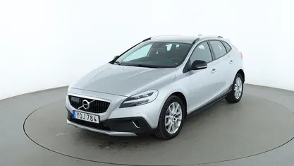 Silver Begagnad 2018 Volvo V40 CC Momentum Kombi | 220 000 kr (Marknadspris)
