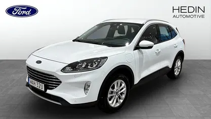 Frozen white Begagnad 2023 Ford Kuga Titanium SUV | 269 900 kr (Marknadspris)