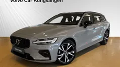 Grå Begagnad 2023 Volvo V60 Plus Kombi | 379 900 kr (Marknadspris)
