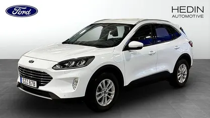Frozen white Begagnad 2023 Ford Kuga Titanium SUV | 269 900 kr (Marknadspris)