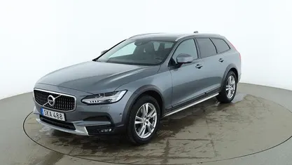 Grå Begagnad 2017 Volvo V90 CC Pro Kombi | 310 000 kr (Marknadspris)