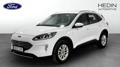 Frozen white Begagnad 2022 Ford Kuga Titanium SUV | 269 900 kr (Marknadspris)