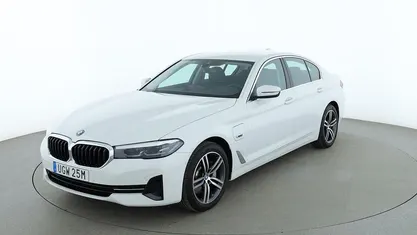 Vit Begagnad 2023 BMW 530e Sedan | 386 000 kr (Marknadspris)