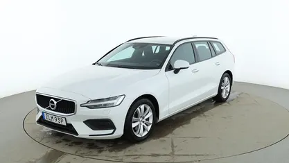 Vit Begagnad 2019 Volvo V60 Momentum Kombi | 209 000 kr (Marknadspris)