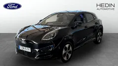 Svart (black) Ny 2025 Ford Puma Gen-E SUV | 397 375 kr (Marknadspris)