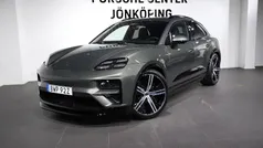 Grön (green) Ny 2025 Porsche Macan Turbo SUV | 1 559 500 kr (Marknadspris)