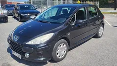 Svart Begagnad 2005 Peugeot 307 Halvkombi | 23 500 kr (Marknadspris)