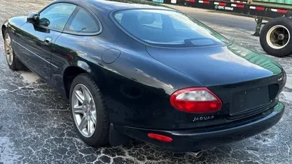 Svart Begagnad 2000 Jaguar XK Sportkupé | 125 000 kr