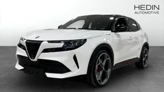 Vit (white) Ny 2025 Alfa Romeo Junior Veloce SUV | 507 800 kr (Marknadspris)