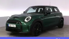 Grön Begagnad 2021 Mini Cooper Essential Halvkombi | 202 900 kr (Marknadspris)