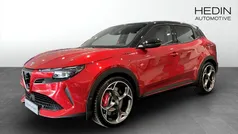 Röd (red) Ny 2025 Alfa Romeo Junior Veloce SUV | 516 800 kr