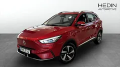 Röd (red) Begagnad 2022 MG ZS Luxury Sedan | 249 900 kr (Bra pris)