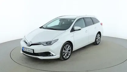 Vit Begagnad 2018 Toyota Auris Touring Sports Executive Kombi | 187 000 kr (Marknadspris)