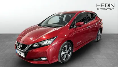 Begagnad Nissan Leaf Tekna 110 kW (150 HK) 2018 Röd metallic Halvkombi