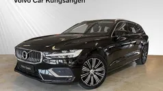 Svart Begagnad 2022 Volvo V60 Kombi | 349 900 kr (Marknadspris)