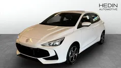 Vit Begagnad 2024 MG MG3 Luxury Halvkombi | 249 900 kr (Marknadspris)