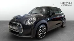 Svart (black) Begagnad 2022 Mini Cooper SE Comfort Halvkombi | 208 700 kr (Marknadspris)