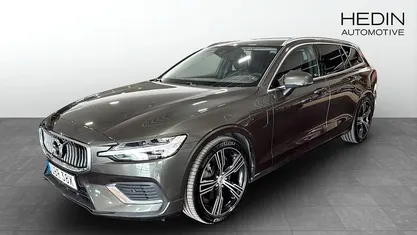 Begagnad Volvo V60 Inscription 2021 Grå metallic Kombi