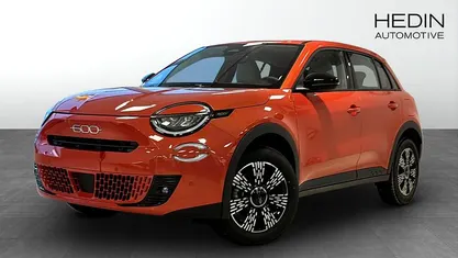 Orange Ny 2025 Fiat 600 Icon Halvkombi | 344 900 kr (Marknadspris)