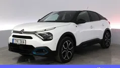 Vit Begagnad 2021 Citroën e-C4 Shine Halvkombi | 190 900 kr (Marknadspris)