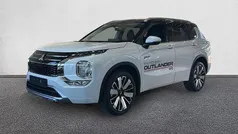 White diamond with black roof Ny 2025 Mitsubishi Outlander P-HEV Edition SUV | 621 450 kr