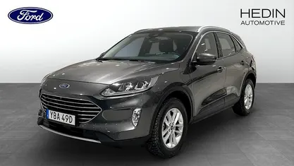Grå Begagnad 2023 Ford Kuga Titanium SUV | 259 900 kr (Marknadspris)