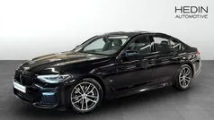 Svart (black) Begagnad 2022 BMW 520 M Sport Sedan | 458 700 kr (Marknadspris)