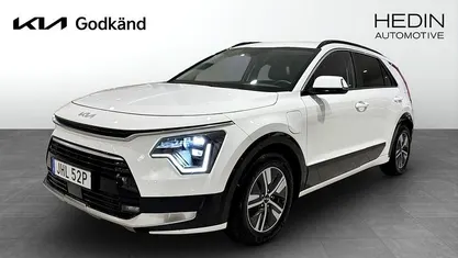 Vit Begagnad 2024 Kia Niro Advance SUV | 369 900 kr (Marknadspris)